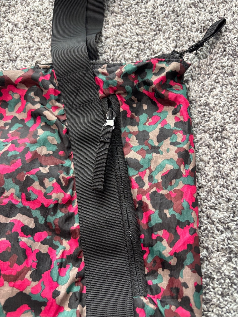 EUC Athleta Nylon Gym Bag - Picture 4 of 10